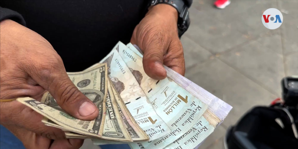 El salario mínimo base en Venezuela no llega hoy a los 6,1 dólares mensuales al cambio. [Archivo]